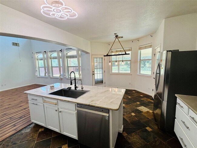 Building Photo - 4430 Pasada Ln