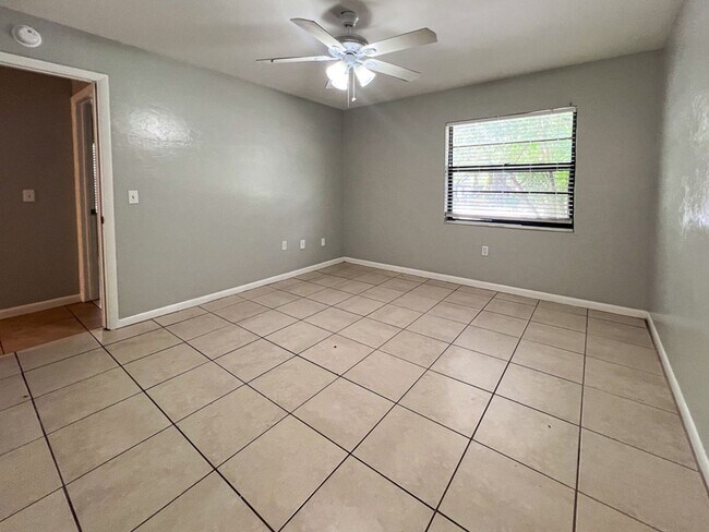 Building Photo - 2292 - Sugarfoot Oaks