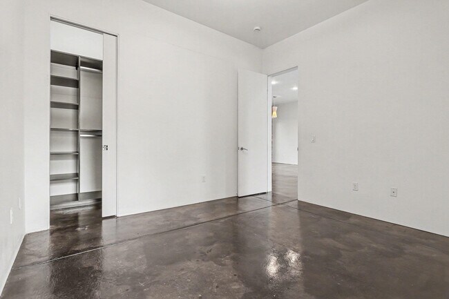 Building Photo - 3425 Louise St