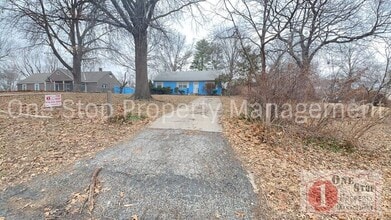 Building Photo - Charming 3-bedroom, 1.5-bathroom in Kansas City!