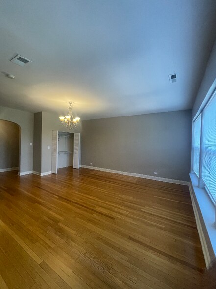 Building Photo - 5115 S Drexel Ave