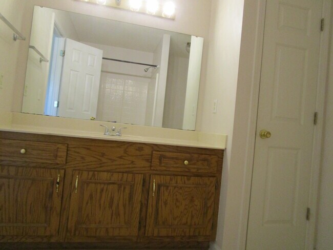 Building Photo - 2555 Nicholson Dr
