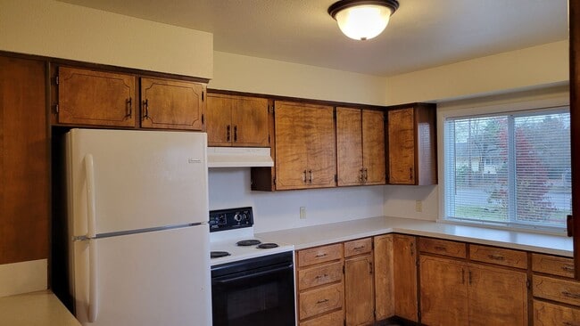 Building Photo - Beautiful 3 bed 2 bath in Springfield with...