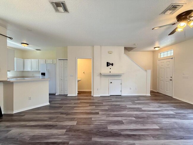 Building Photo - 13706 Forest Lake Dr