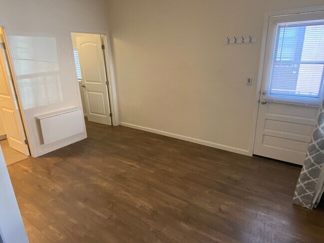 Building Photo - Studio in Central Point Loma