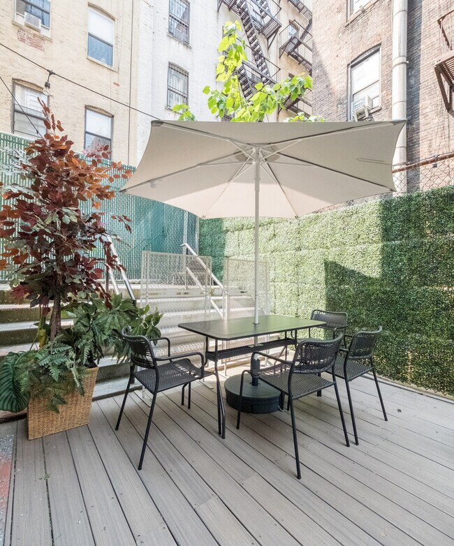 Building Photo - 65 W 107th St