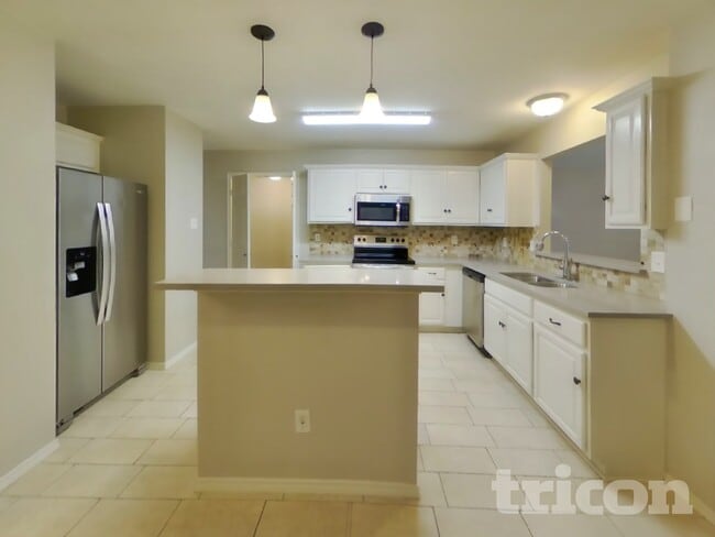 Building Photo - 513 Valley View Dr