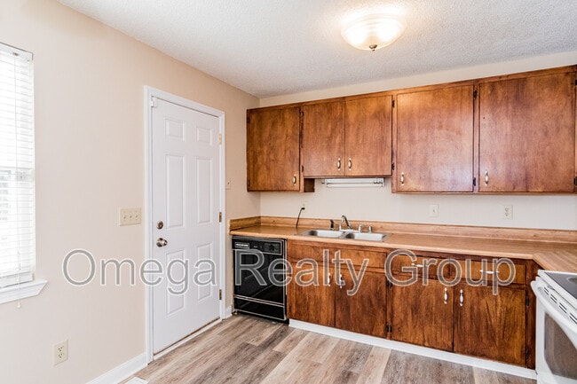 Building Photo - 1031 Oak Blvd