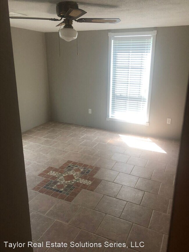 Building Photo - 3 br, 2 bath House - 109 D St