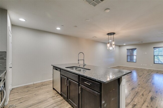 Building Photo - 3009 Camino Sereno Ave