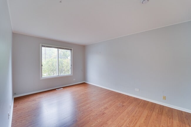 Building Photo - 365 Grissom Ct