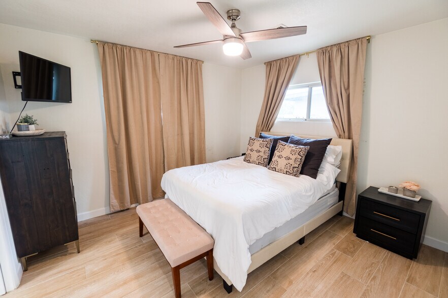 Building Photo - 7244 E Coronado Rd