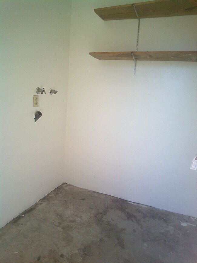Building Photo - N. Halfmoon Dr.