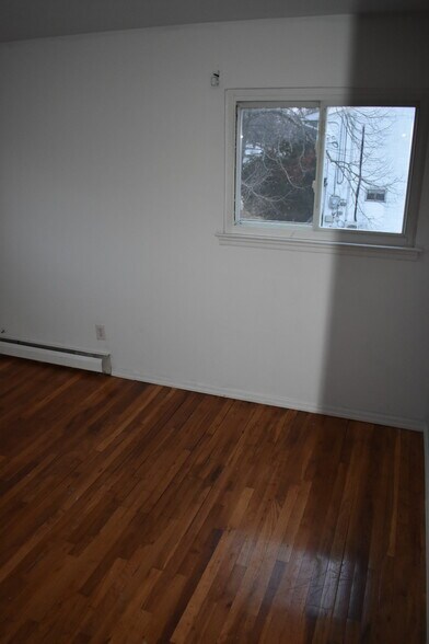 Building Photo - 85 Cedar Dr