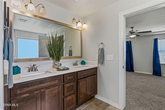 Building Photo - 7509 Enchanted Pk Dr