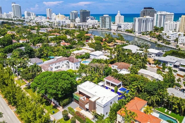 Building Photo - 3009 Pine Tree Dr