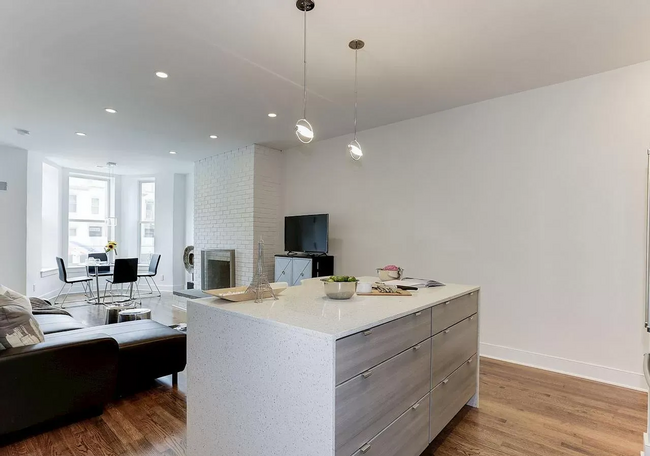Building Photo - Available Now! 1 Parking Spot Included! 2 ...