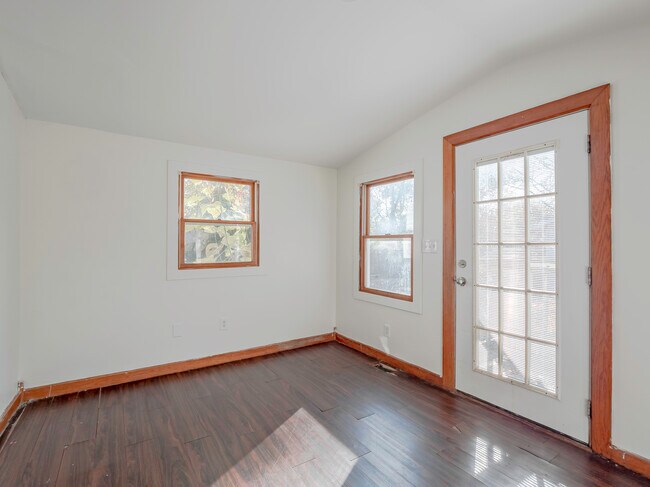 Building Photo - 540 Avon St