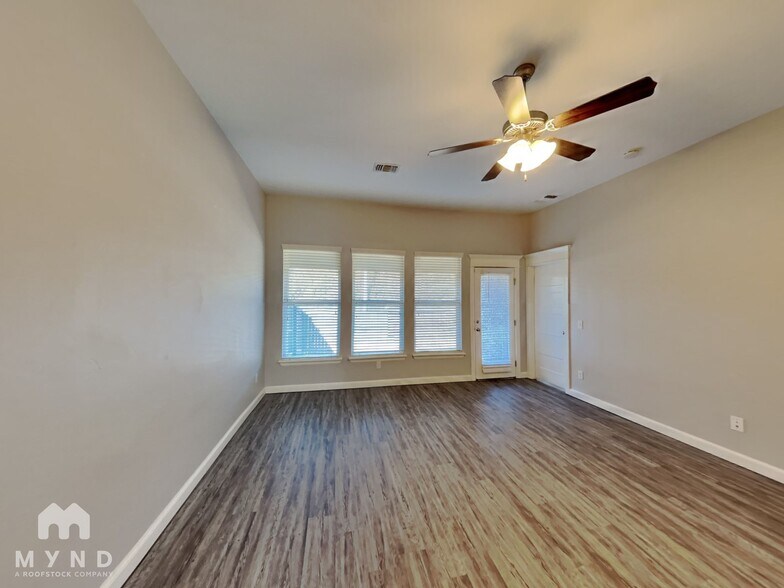 Building Photo - 1019 Merlin Dr