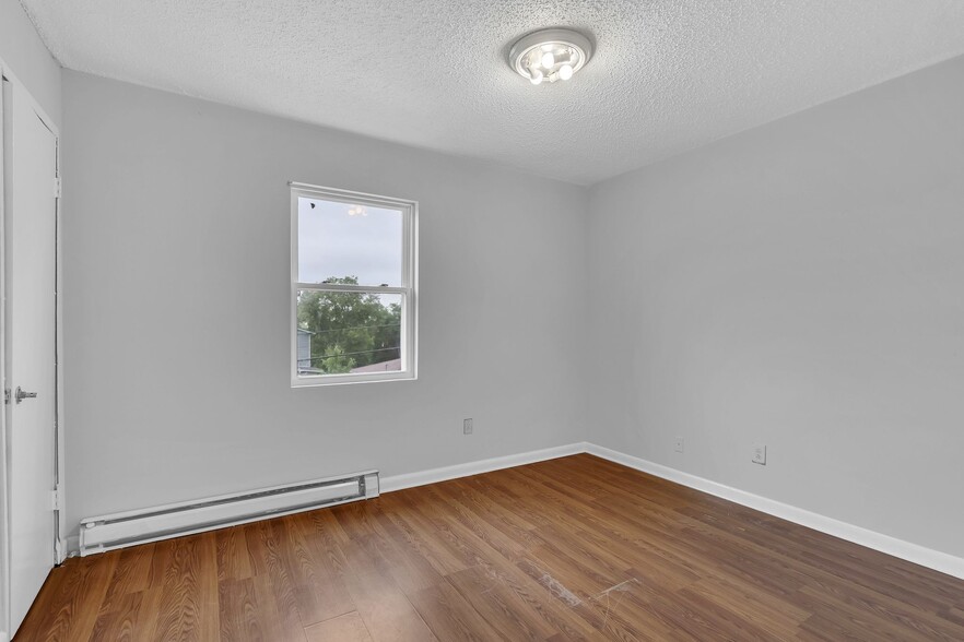 Building Photo - 3226 Lincoln Ave