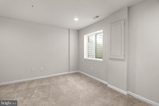 Building Photo - 9408 Adelaide Ln