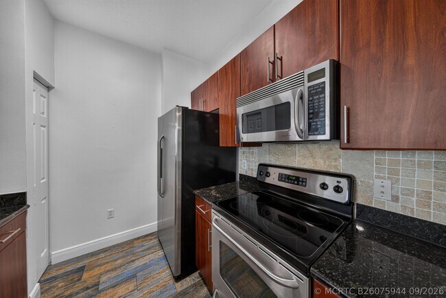 Building Photo - 2401 NE 65th St