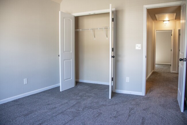 Building Photo - 1266 Coachman Way