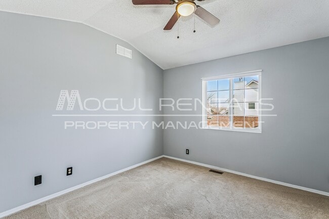 Building Photo - 9411 E Carson St