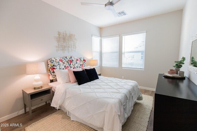 Building Photo - 3726 E Flower St