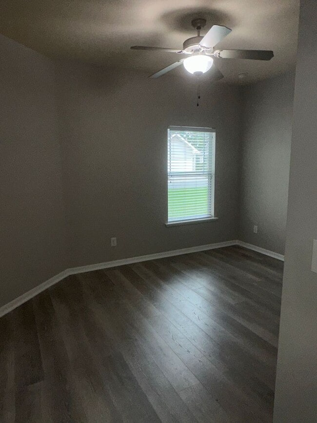 Building Photo - Sublease!   Lovely End Unit in Villas of West End LOOK!