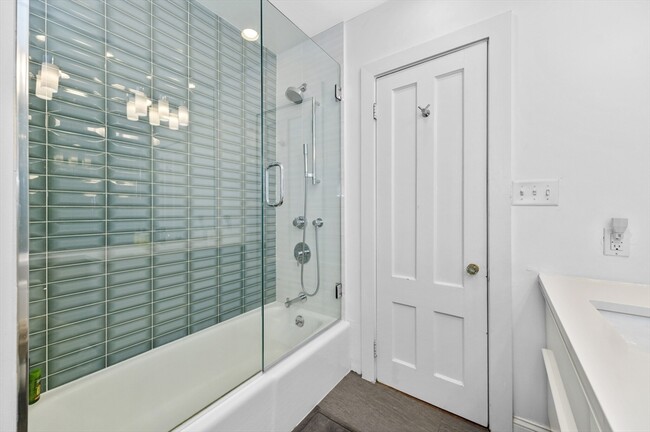 Building Photo - 235 Beacon St