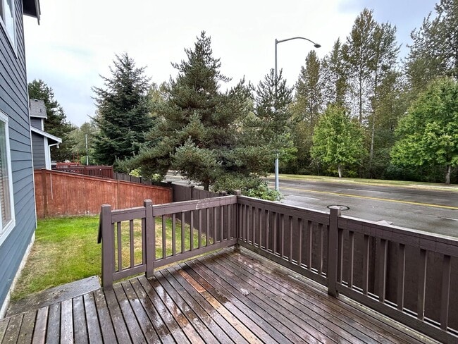 Building Photo - Beautiful 4 bd 2.5 bath w/ 2-car Garage Ho...