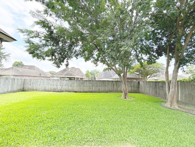 Building Photo - 10362 Hillmont Ave