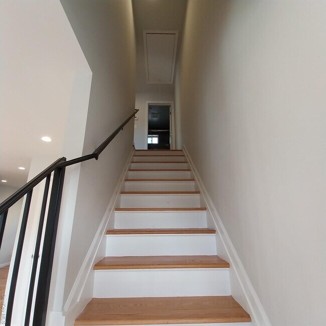 Building Photo - 343 Jackson St