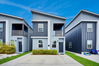 Building Photo - 19104 Sears Dr