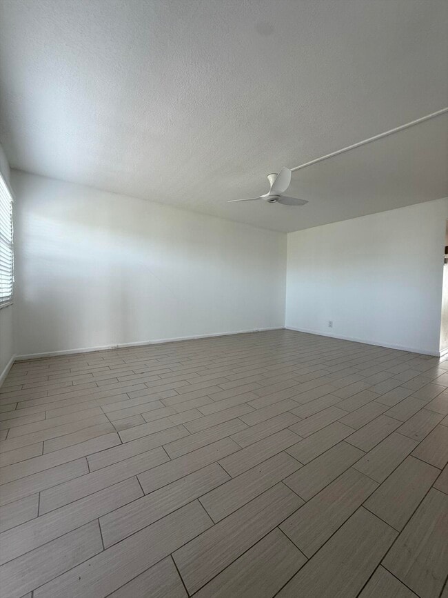 Building Photo - 4085 Cornwall E