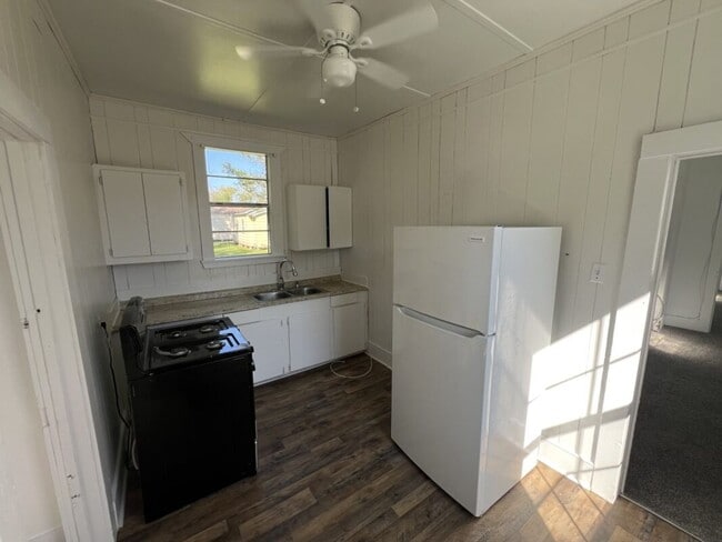 Building Photo - 2-Bedroom 1-Bath Home on Sunshine Rd.