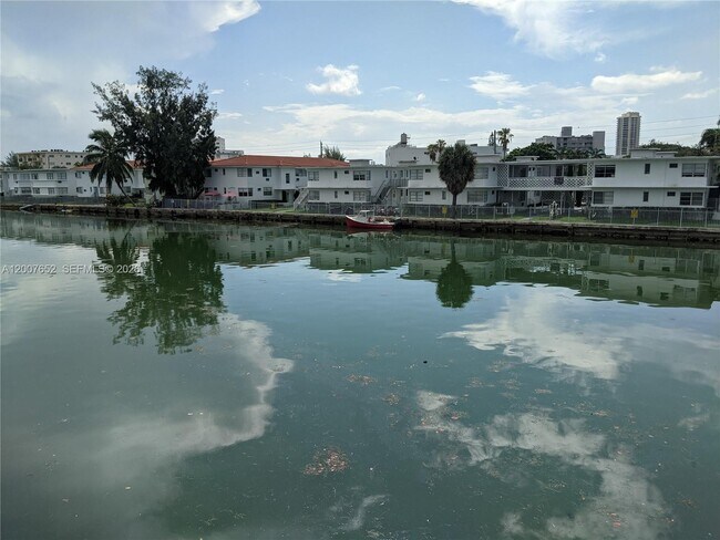 Building Photo - 7741 Hawthorne Ave