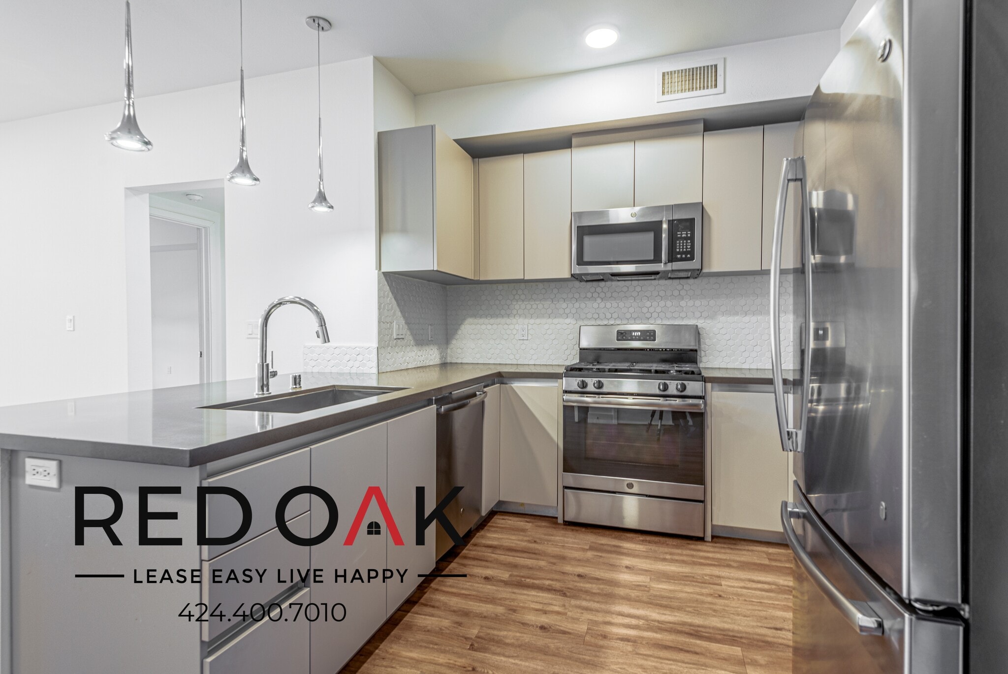 Building Photo - 453 S Kenmore Ave