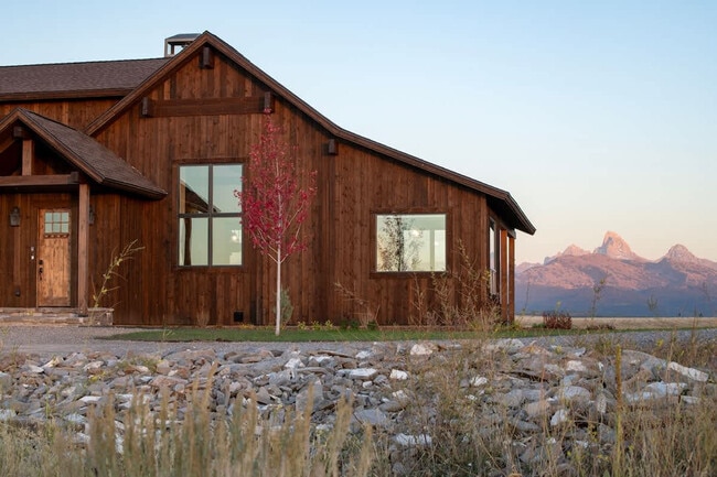Building Photo - 2406 Tamarack Trail