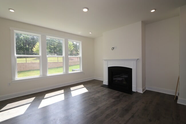 Building Photo - 493 Clark Creek Ln