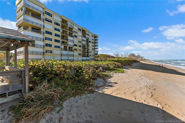 Building Photo - 7370 S Ocean Dr