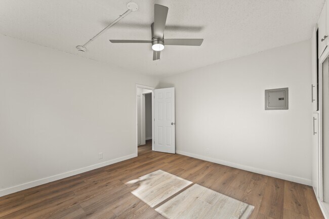 Building Photo - 3205 W 60th St
