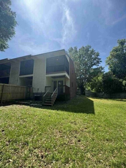 Building Photo - 202 Lakeview Dr