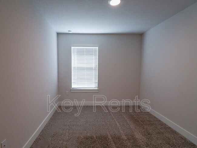 Building Photo - 1646 Iroquois Ct