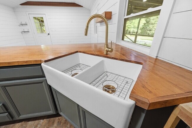 Building Photo - Must-See Country Retreat with Modern Convenience
