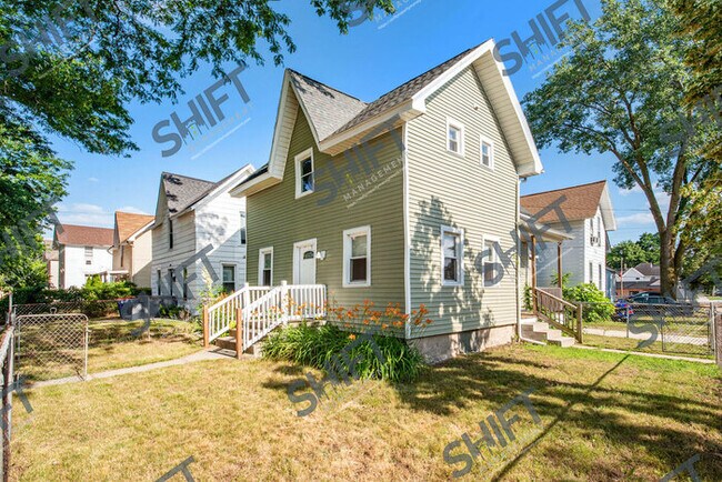 Primary Photo - 656 Veto: Spacious home!