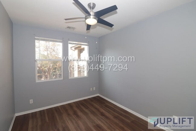 Building Photo - Beautiful 4BR/3BA Townhouse for Lease in Legacy Walk - Southcrest