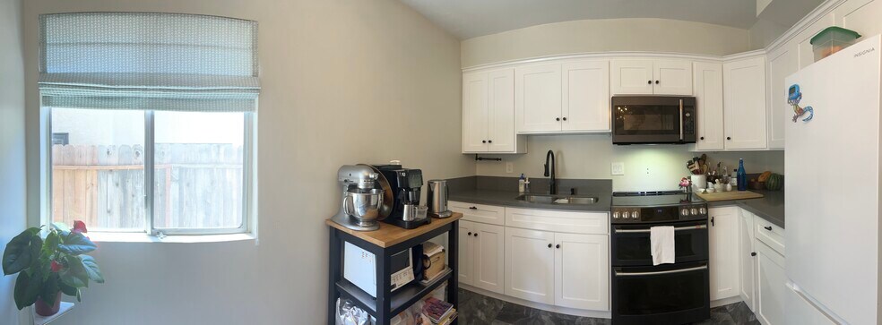Building Photo - 800 N Eucalyptus Ave