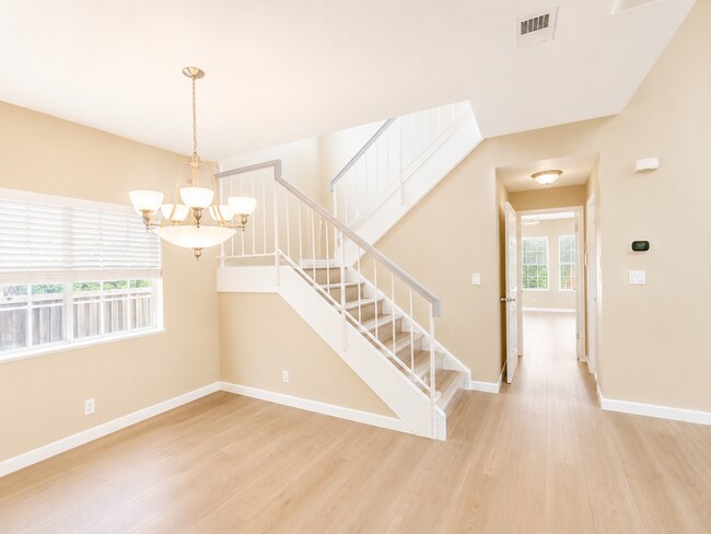 Building Photo - Welcome to this stunning 3 bedroom and 2.5 bathroom in the heart of Fremont, Ca
